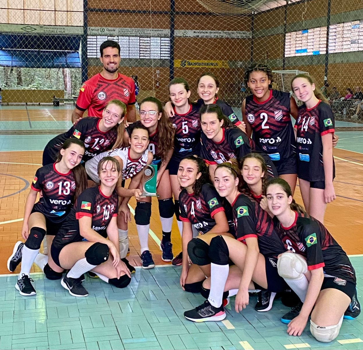 Sogipa: Com campanha quase perfeita, time sub-16 de vôlei feminino da Sogipa  termina Copa RS na segunda posição