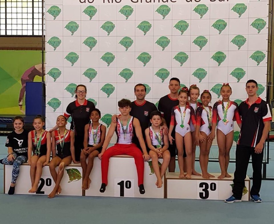 SOGIPA - É campeã! 🏆🔴 A Sogipa levou a melhor no Campeonato Estadual de  Atletismo Sub-16 após os atletas sogipanos conquistarem dez medalhas de  ouro para o clube. Os destaques da equipe