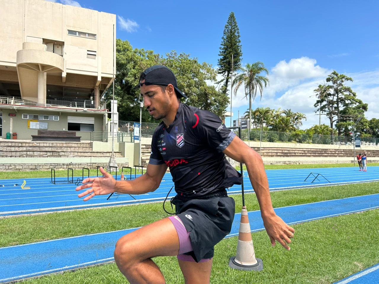 Almir J�nior inicia giro europeu visando o Mundial Indoor