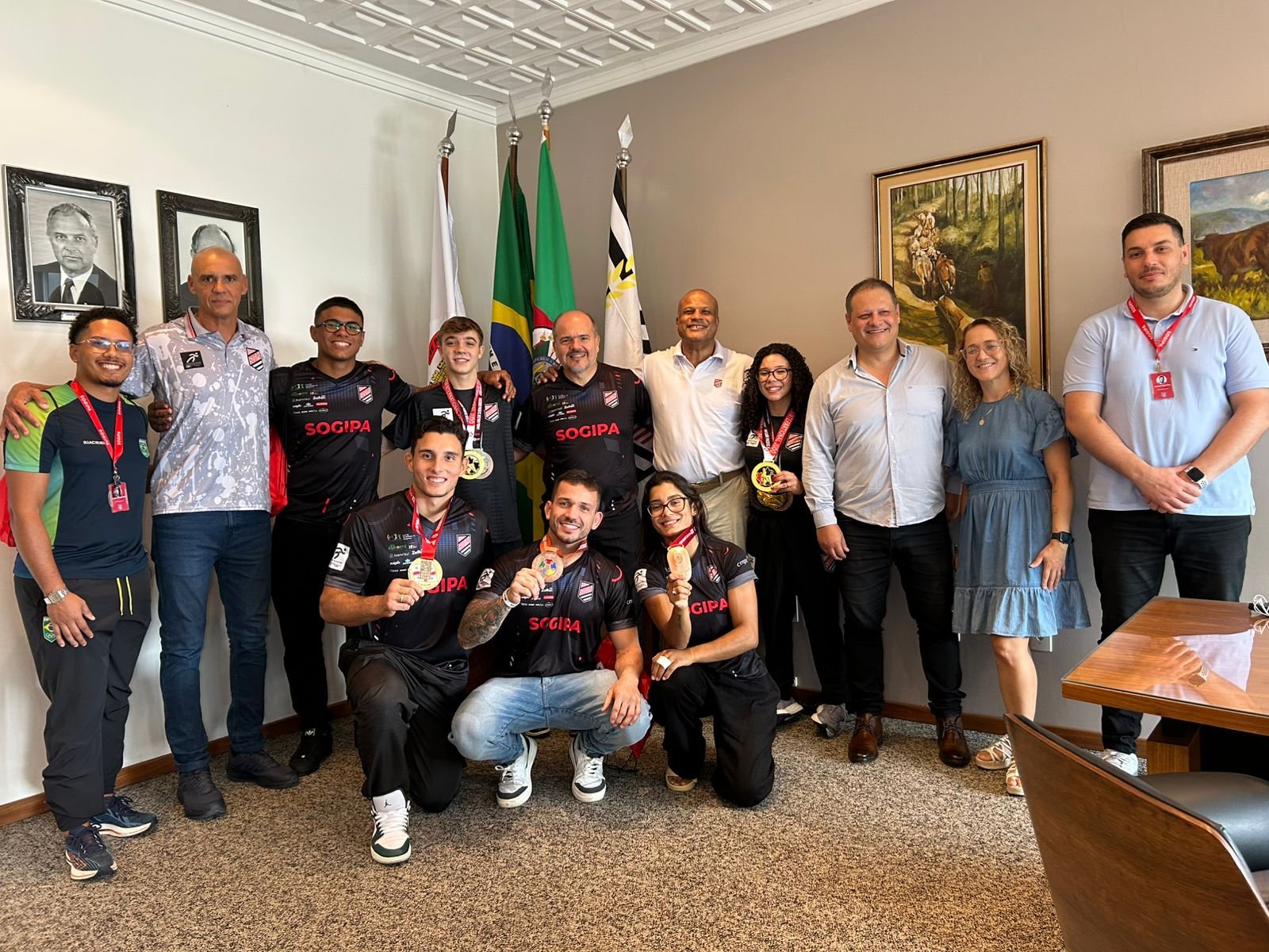 Atletas do adulto e da base foram recebidos pela diretoria ap�s conquistas recentes no cen�rio mundial