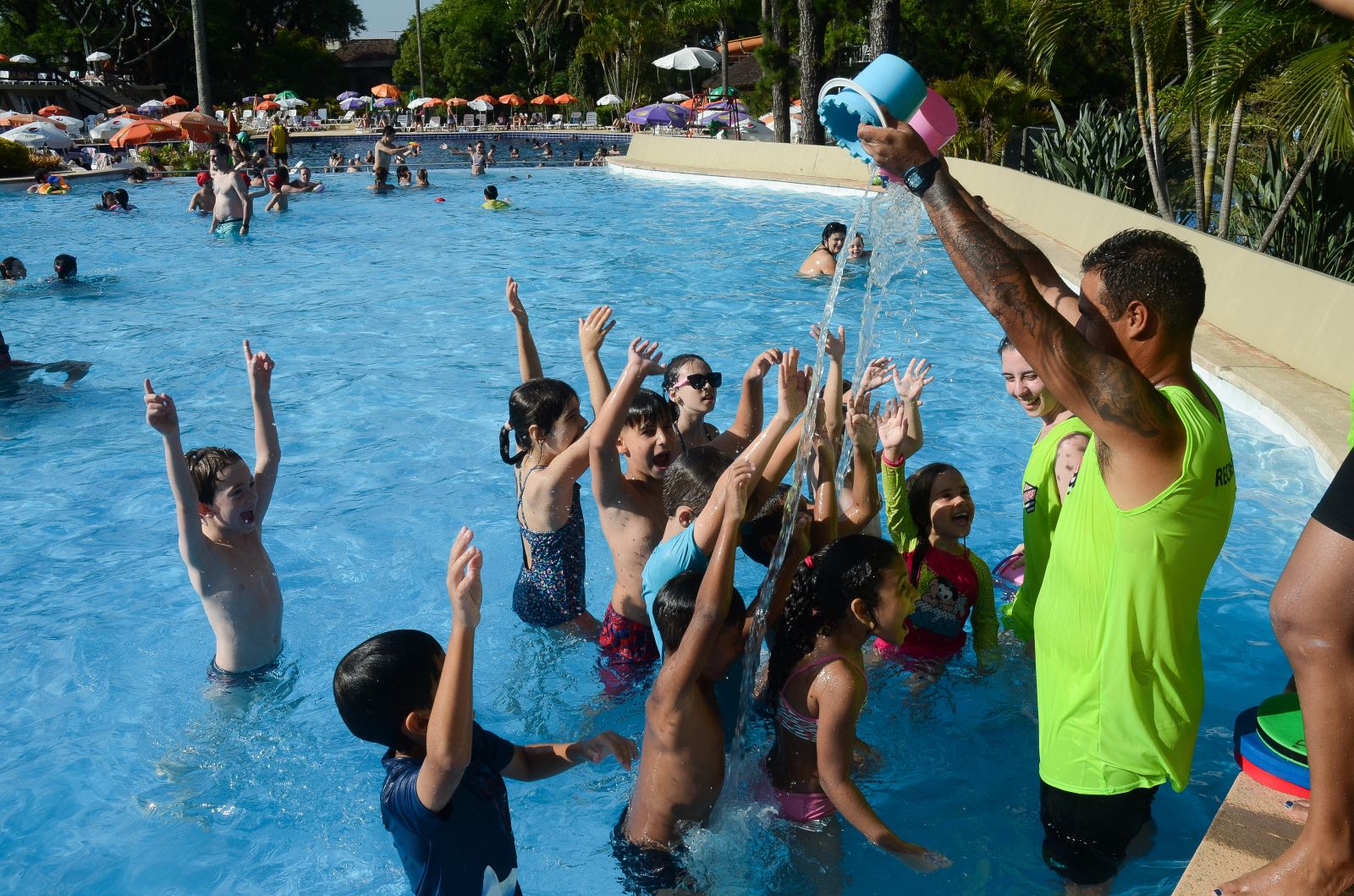 Sogipa: Atividades do Mexe Sogipa movimenta sábado de sol nas piscinas do  clube