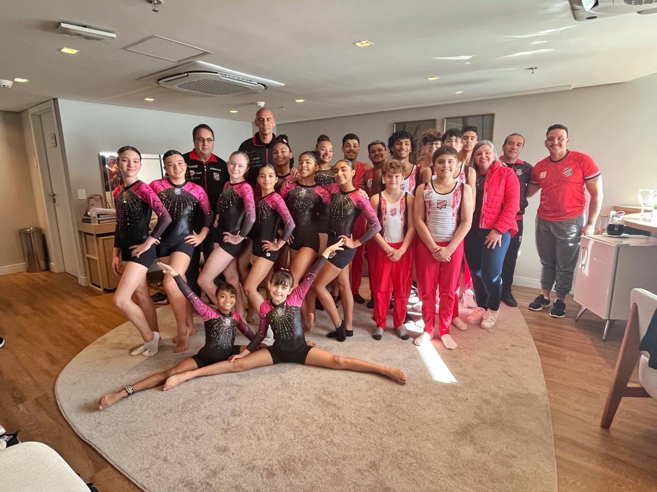Ginastas da Sogipa brilham em apresentao especial no Encontro Anual de Lideranas da vora