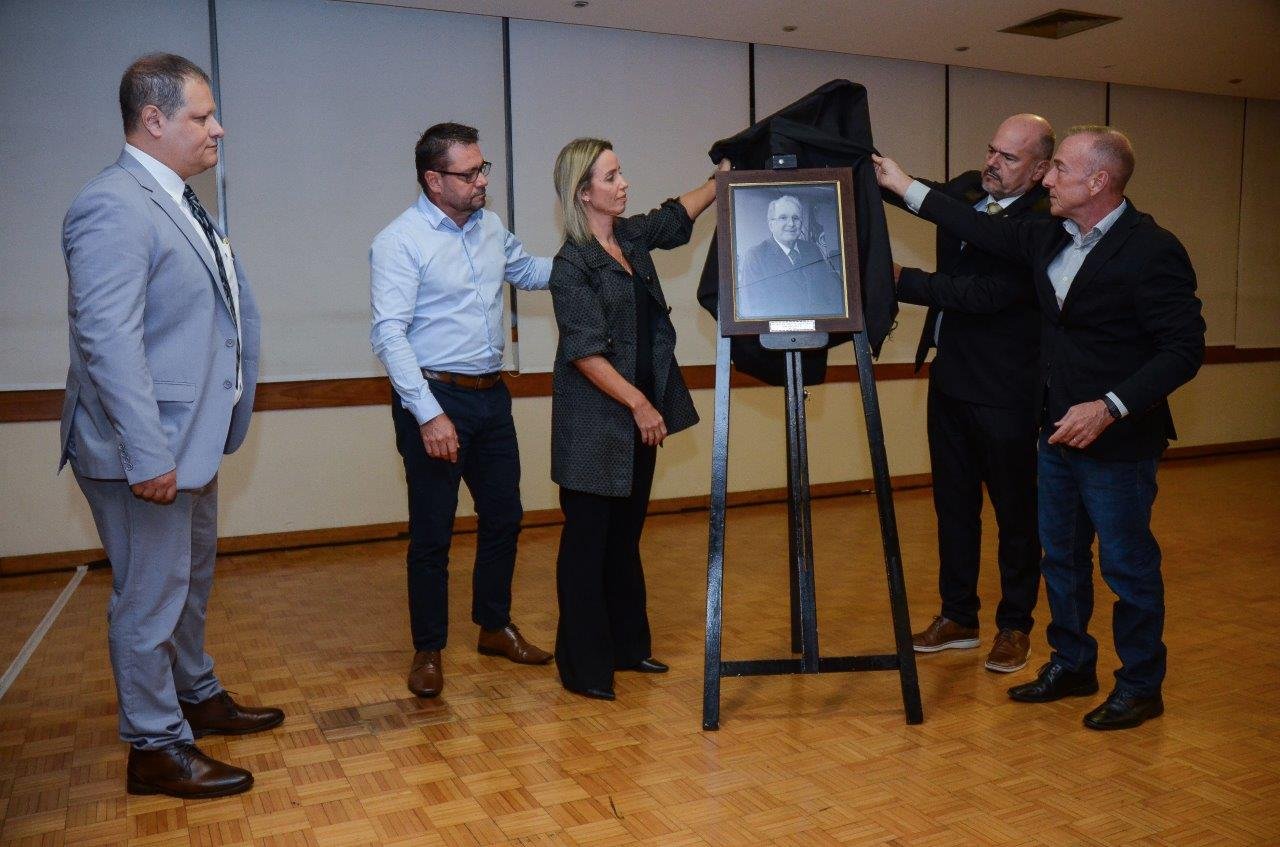 Conselho Deliberativo presta homenagem a Ricardo Medeiros de Albuquerque