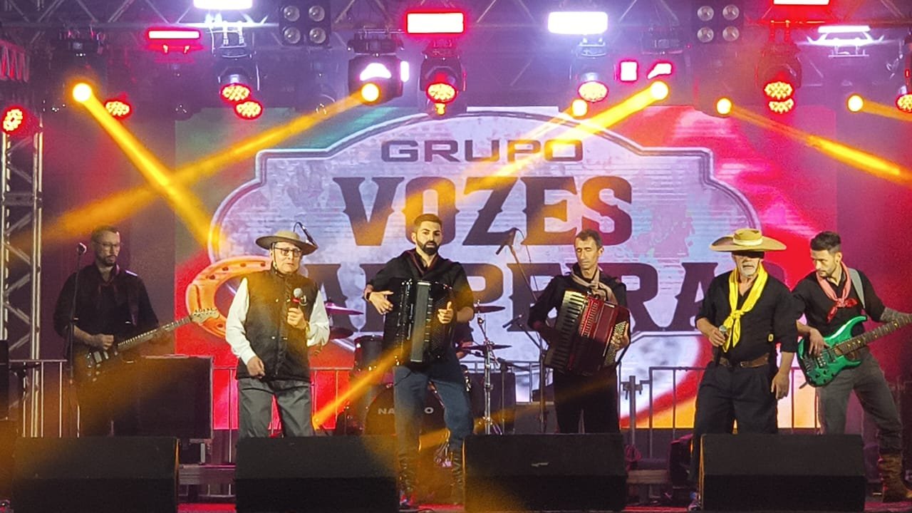 Tradi��o e confraterniza��o marcam o Baile de Abertura do DCG Mescla de Guapos