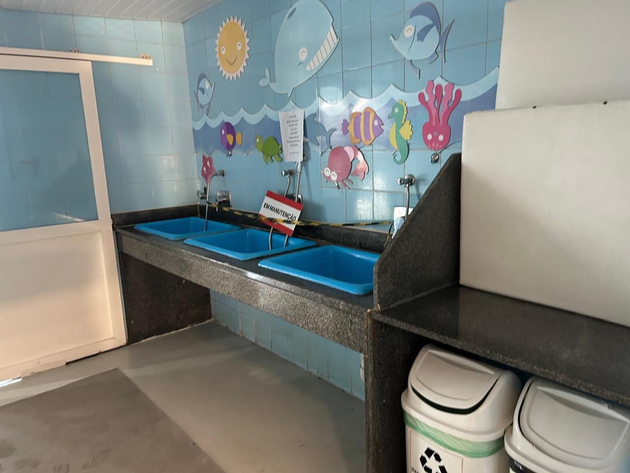 Sogipa realiza manuten��o nos chuveirinhos infantis ao lado da piscina t�rmica