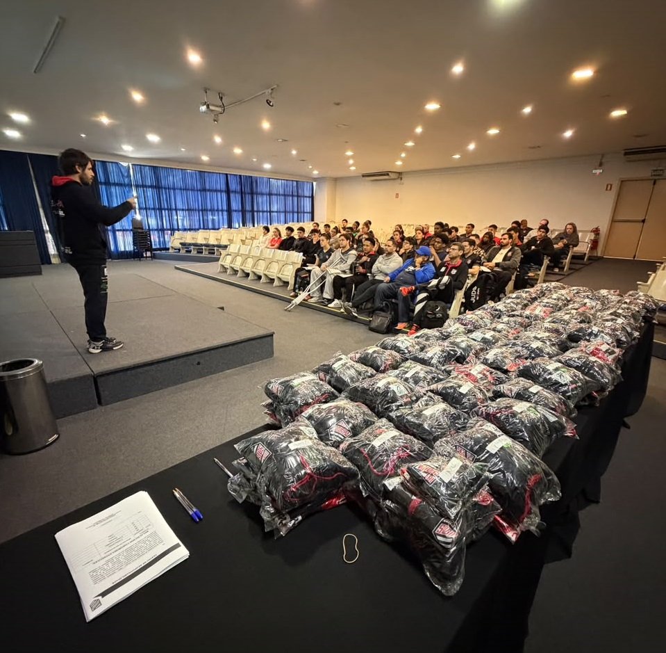 Sogipa entrega novos uniformes a atletas do Projeto Ol�mpico