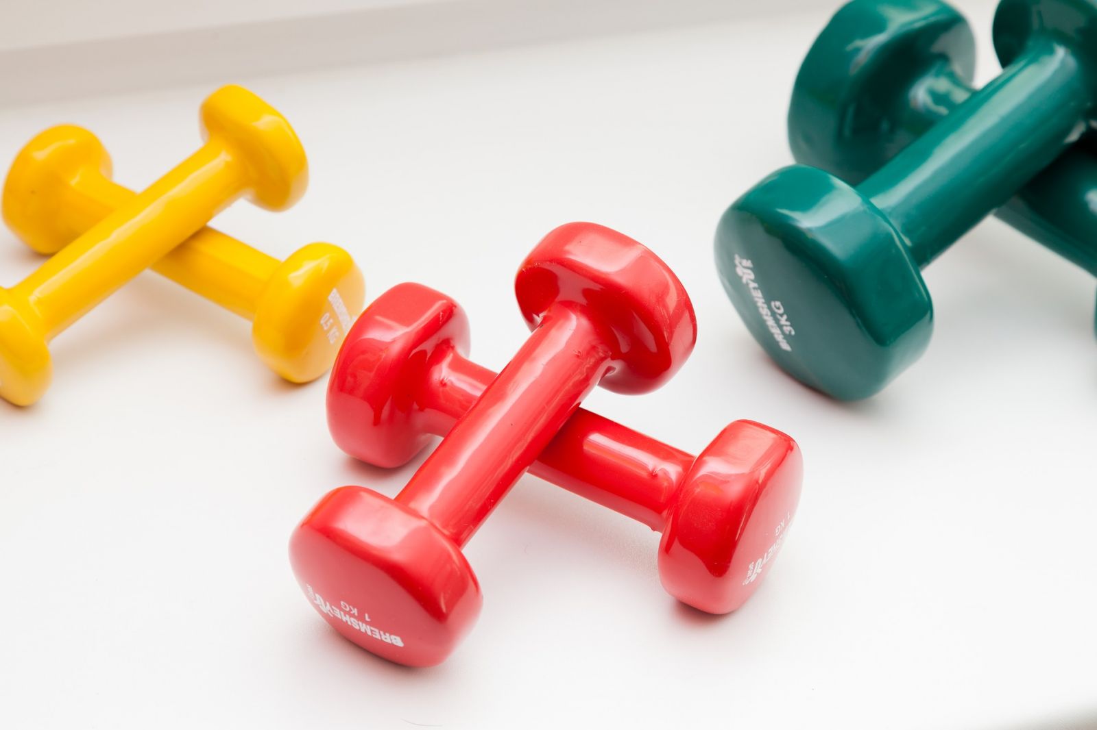 Treino funcional usa halteres, cordas, bolas, discos e elásticos
